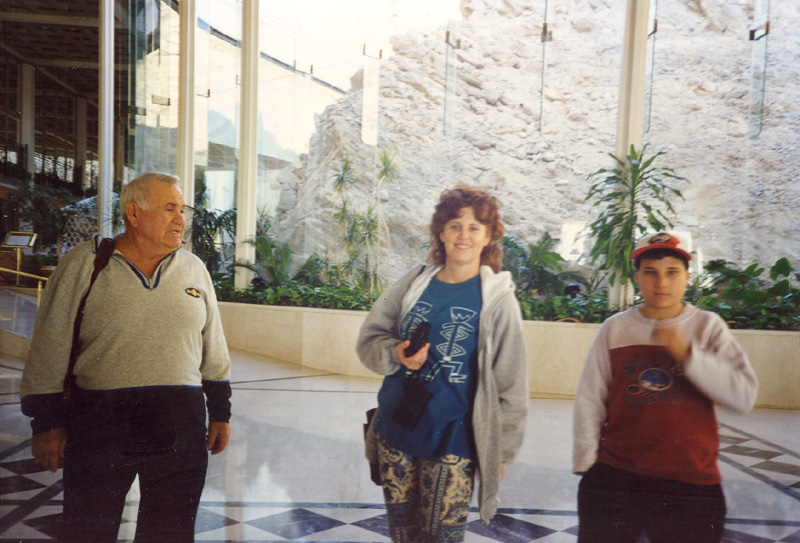 מימין: עמית שדיאור, צפרירית ויוסף הרפז - מלון הנסיכה באילת - 1998