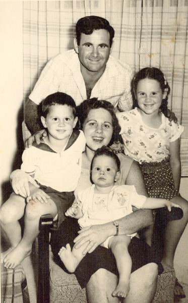 משפחת שרה ויוסקה הרפז - 1959