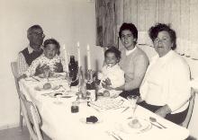 משפחת הליבני - ליל סדר בעין ורד 1961